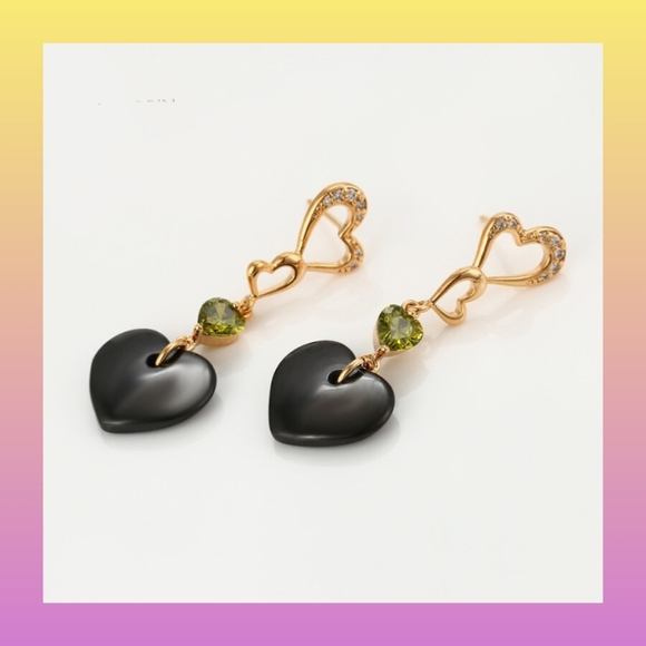 18k Gold Plated Heart Dangle Earrings With Peridot - Picture 3 of 7